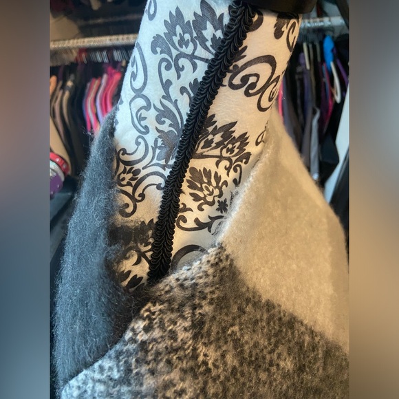 NWT Janice Apparel Poncho-One Size - Picture 8 of 11